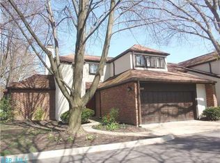208 Saint Pierre St, Worthington, OH 43085