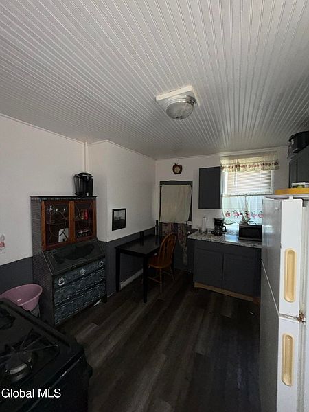 4th image of 7 Winnie Avenue