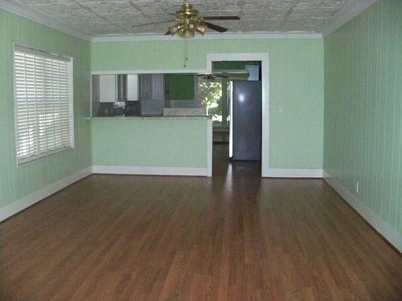 4th image of 702 W Walnut St