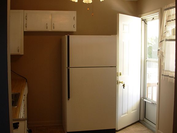 Kitchen facing bkdoor