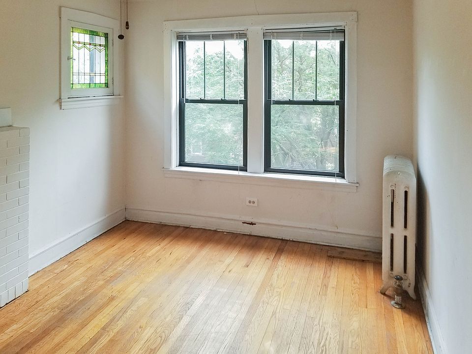 1st image of 4846 N Rockwell St #3