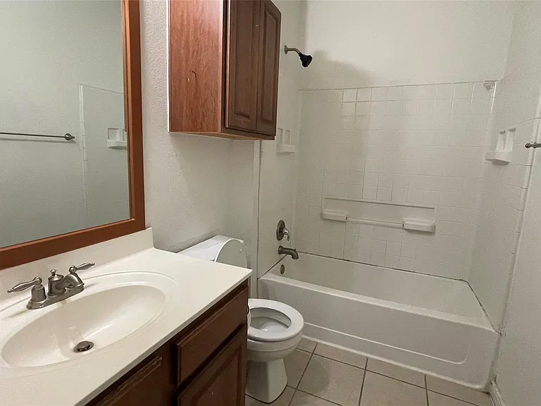 3805 Bronco Bend Loop — Photo 7
