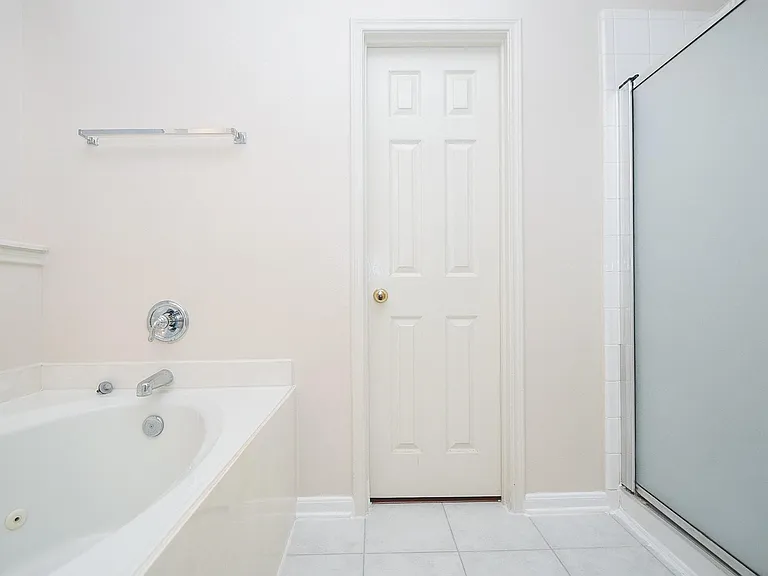 14234 Silver Glade Ln — Photo 11