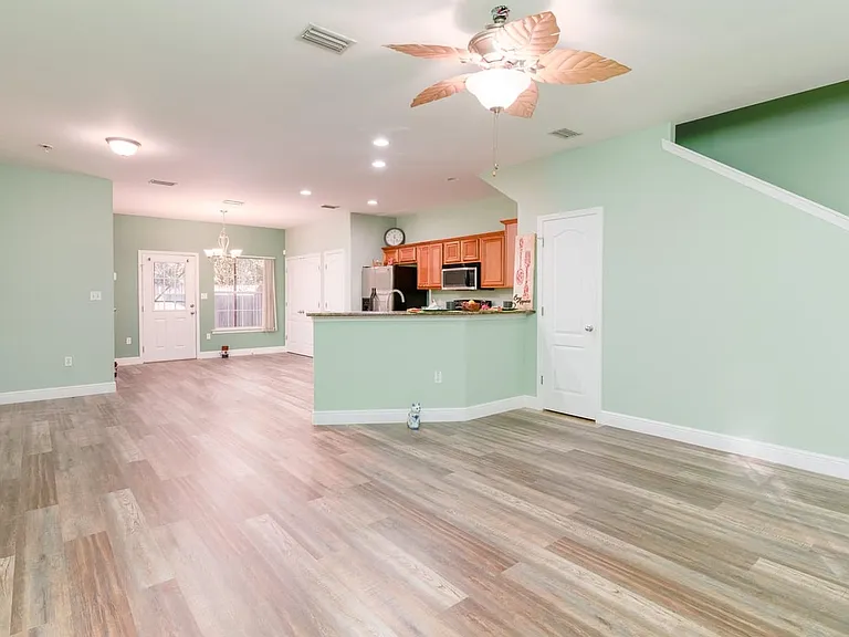 827 Fairview Dr #3 — Photo 7