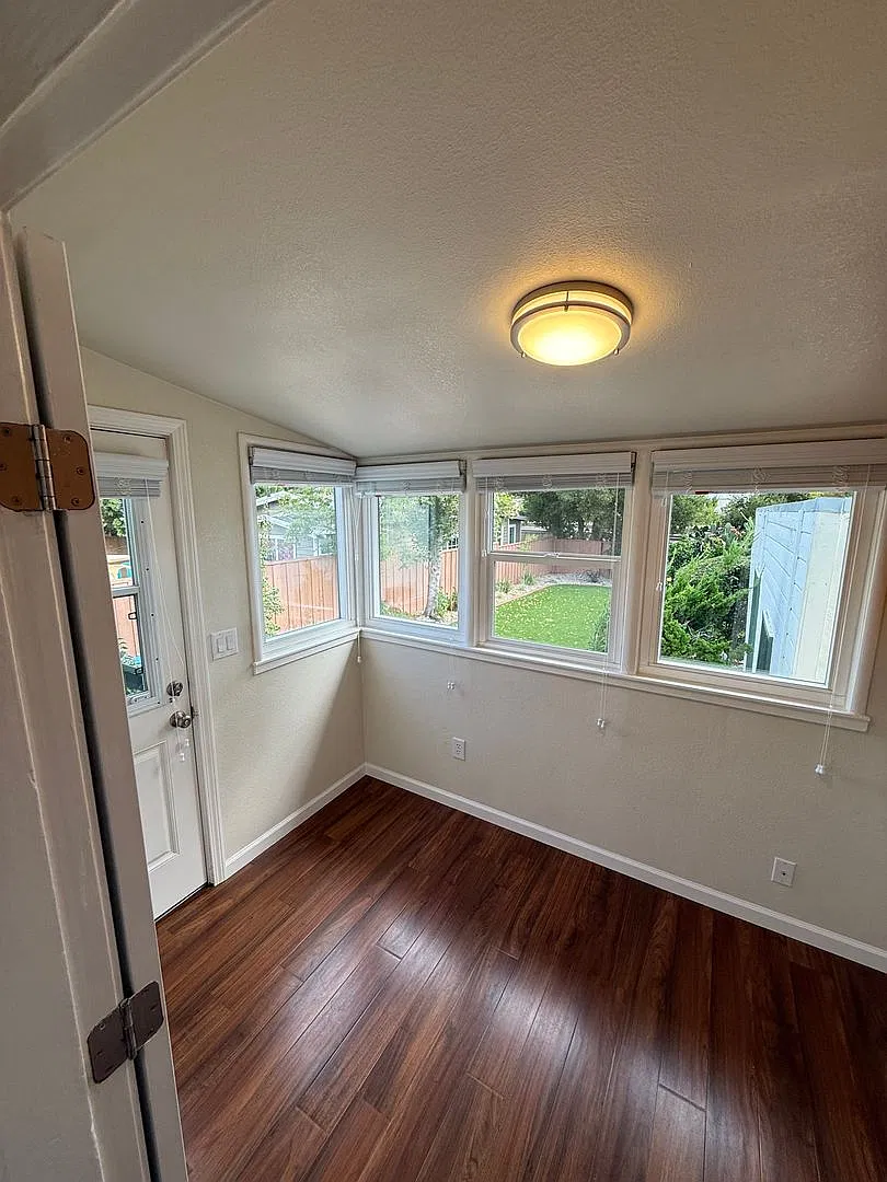 Location! Condition! Price! 1509 S B Street — Photo 4
