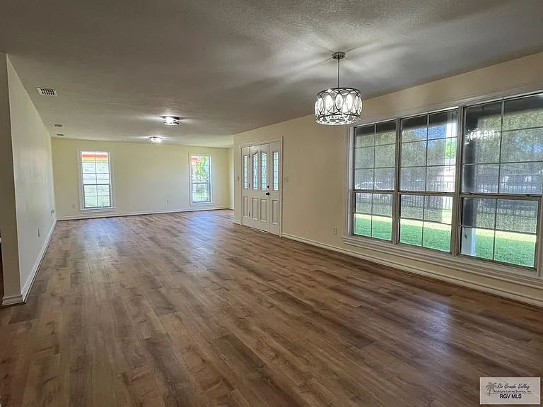 1184 Milam Ave — Photo 3