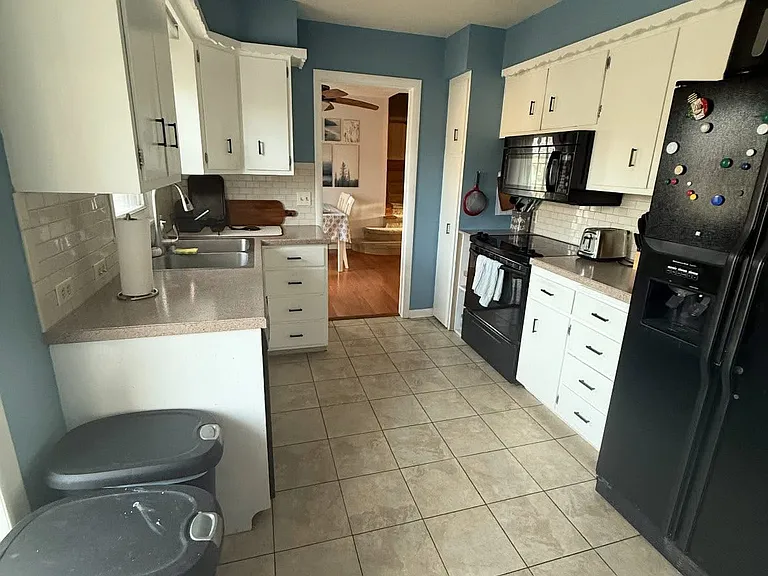 1028 N Acadia Ave — Photo 2