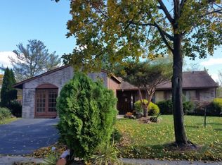 15 Pinewood Ln, Sicklerville, NJ 08081