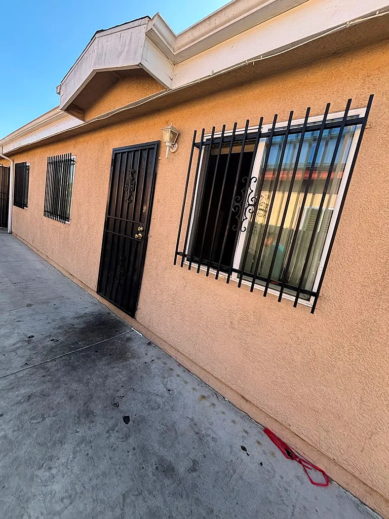 3 bed, 900 sqft, $3,650 — Photo 1