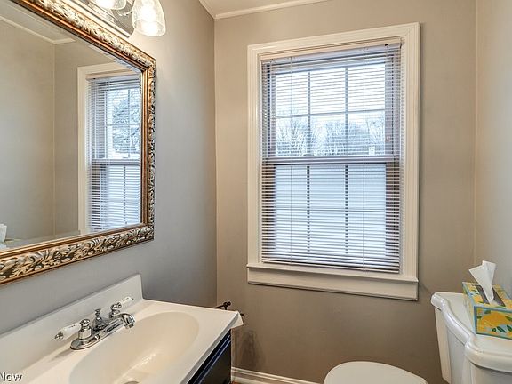 5th image of 7471 Som Center Rd