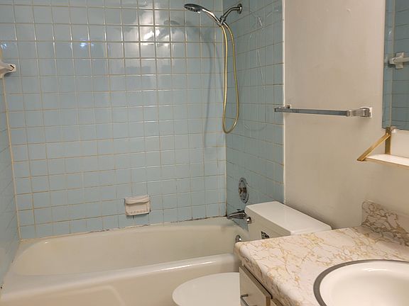 4th image of 2850 Darrow Ln