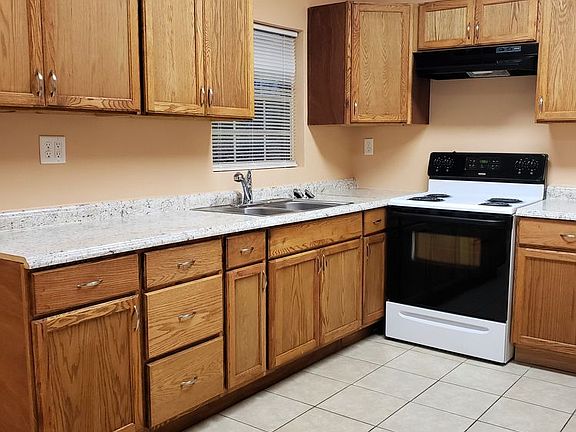 4th image of 118 Monahan Dr E