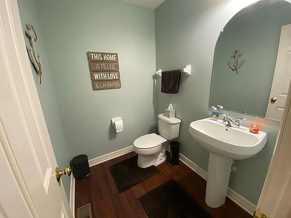3rd image of 1826 Creekview Dr