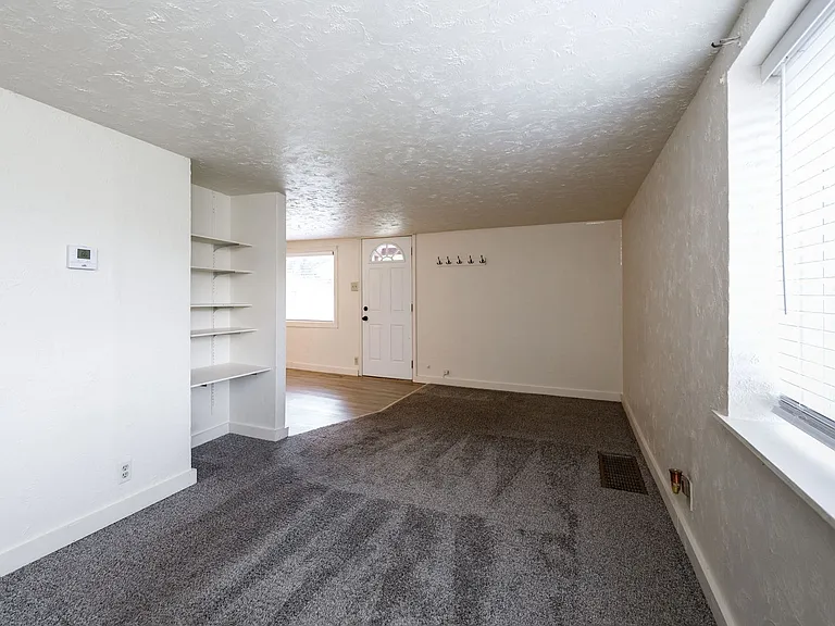 37 Delaware Rd — Photo 12