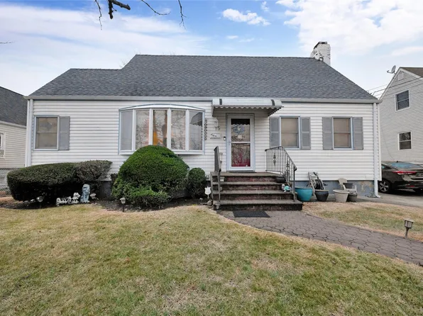 15 Hewlett Point Avenue, East Rockaway, NY 11518