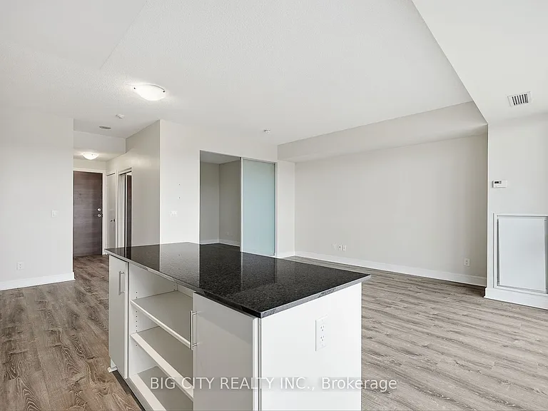 35 Brian Peck Cres #403 — Photo 19