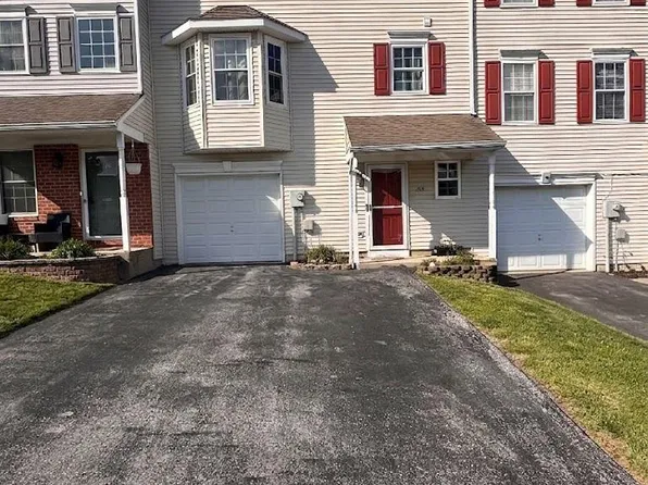 208 Country Ridge Dr, Red Lion, PA 17356