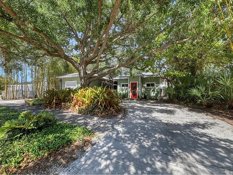 3521 Almeria Ave — Photo 4