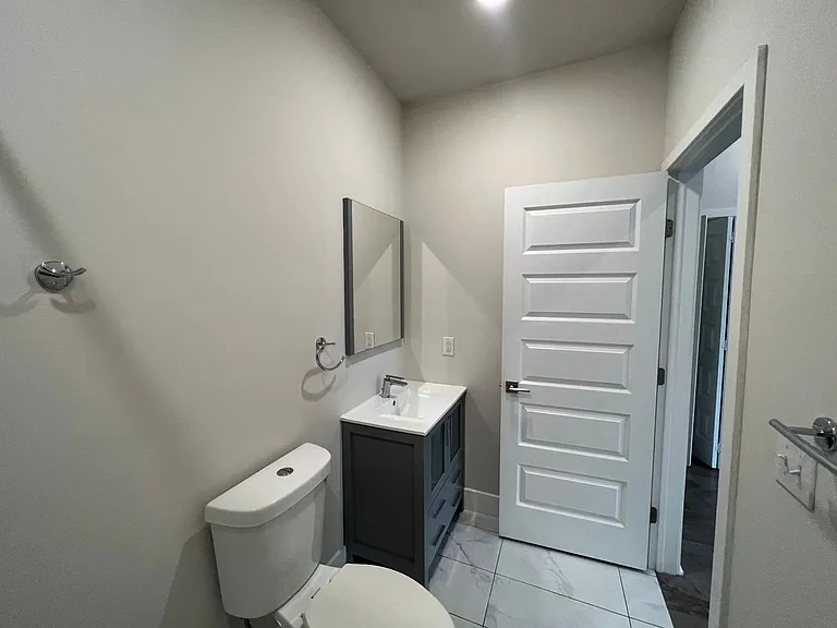 Brand New Luxury Apartments — Photo 15