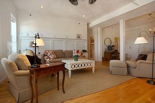 5th image of 19-23 Pleasant St #403