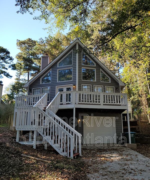 1st image of 689 Lake Dr