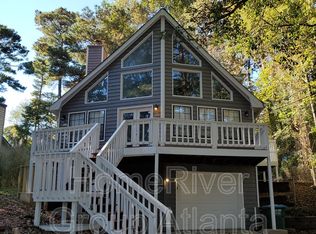 689 Lake Dr, Snellville, GA 30039