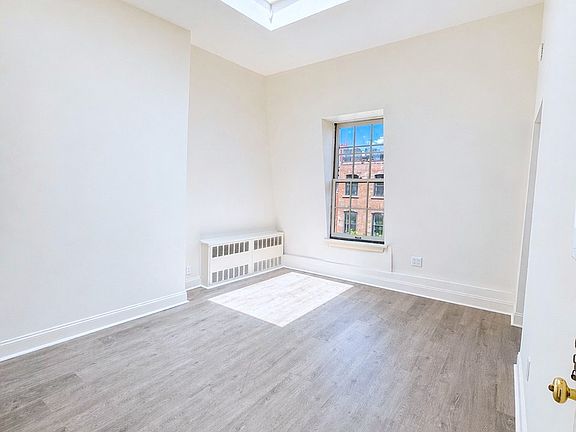 3rd image of 424 W 22nd St #9