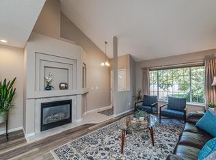 15655 25th Cir N UNIT B, Plymouth, MN 55447