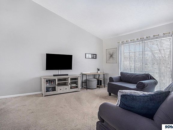 4th image of 724 Clearwater Dr