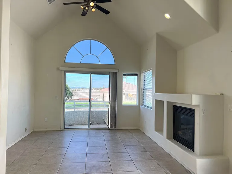 420 Acoma Blvd S #12 — Photo 14