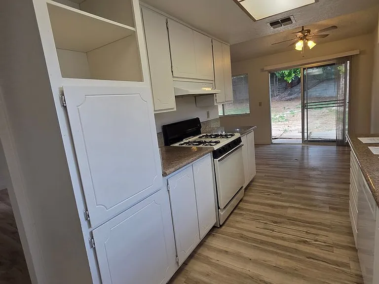 3207 Kathy Way — Photo 4