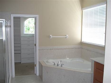 5th image of 4416 Flora Vista Dr