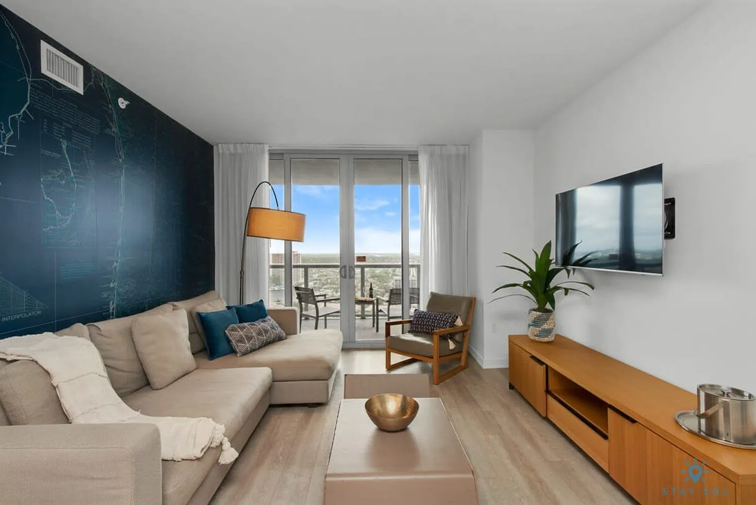 2 bed, 2.0 bath, 990 sqft, $4,448 — Photo 1