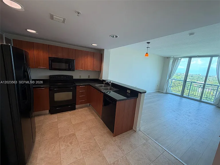 2021 SW 3rd Ave #902 — Photo 7