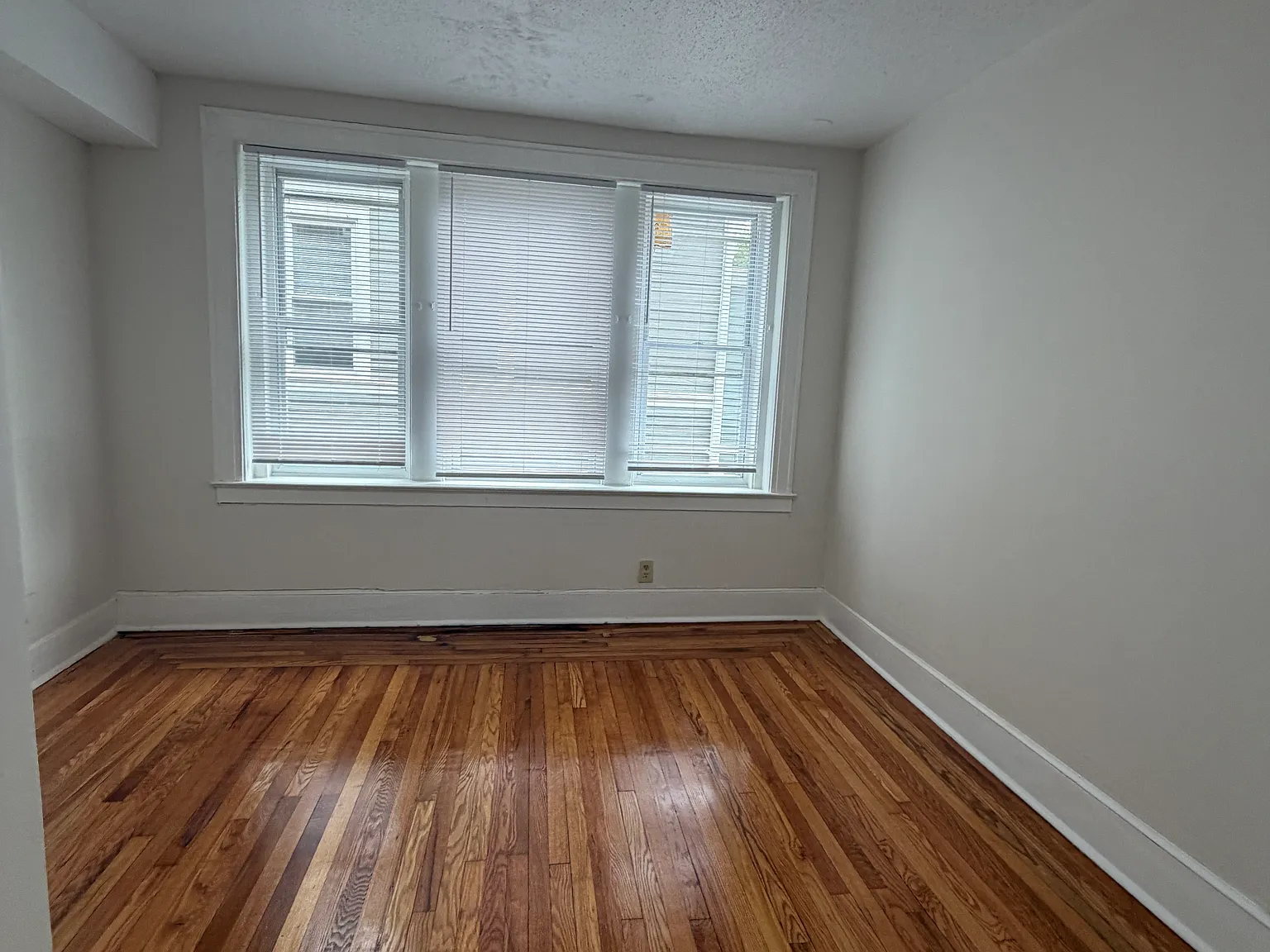 3 bed, 1000 sqft, $1,850 — Photo 4