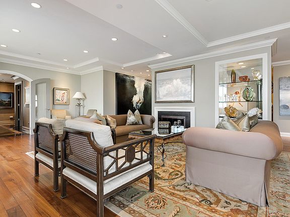 4th image of 55 W Delaware Pl APT 1101