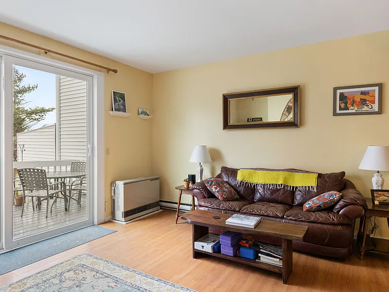 453 Westview Cir — Photo 8