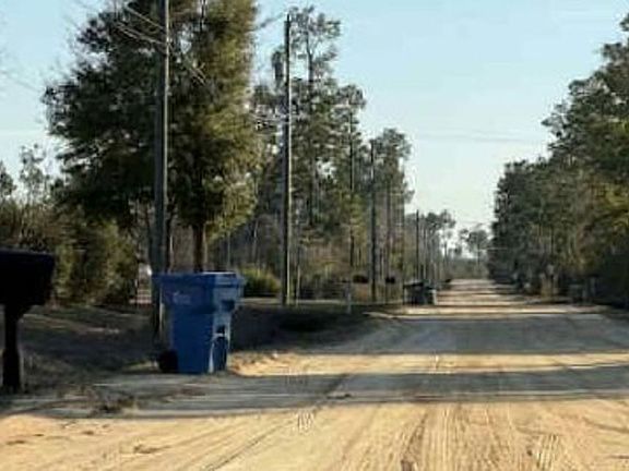 Exterior Neighborhood (street photo)