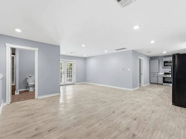 15621 Northland Dr — Photo 15