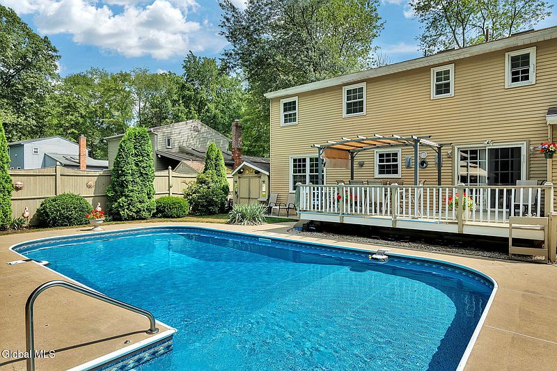 5th image of 16 Huntwood Drive