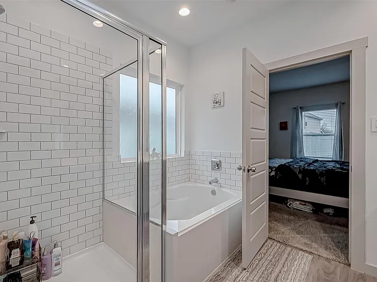 6850 Amber Cliff Ln — Photo 43