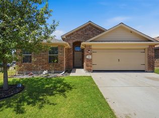 1124 Autumnwood Dr, Azle, TX 76020