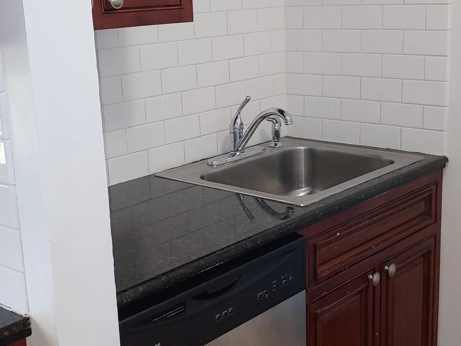 3 bed, 900 sqft, $2,900 — Photo 3
