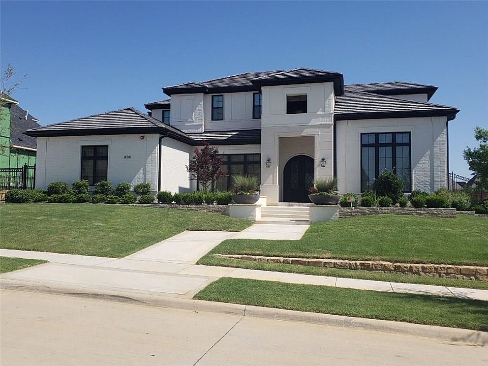 1st image of 808 Champagne Dr