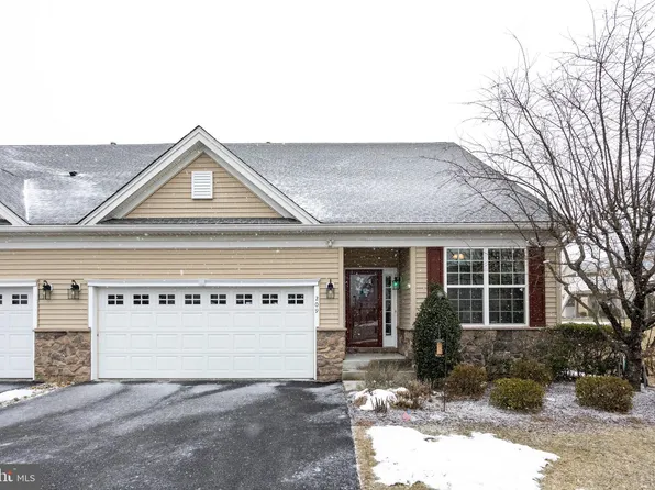 209 Brodius Ln, Coatesville, PA 19320