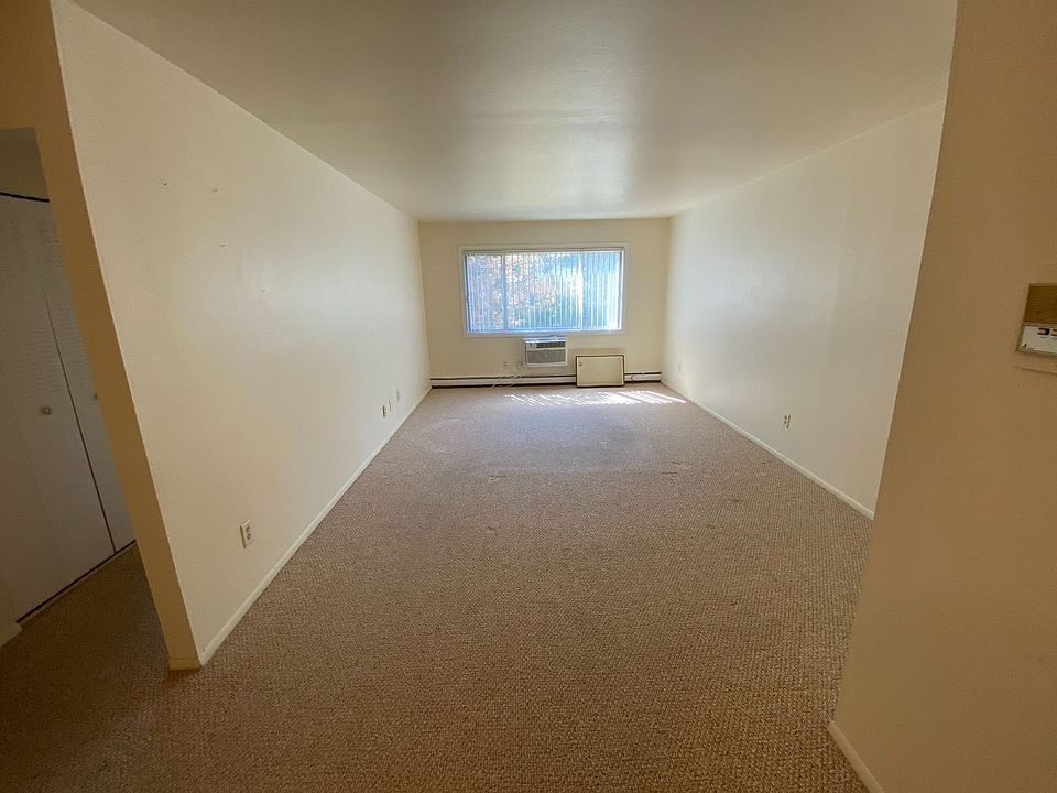 1st image of 209 E Market St APT 211