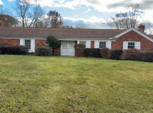 28000 S Woodland Rd, Pepper Pike, OH 44124