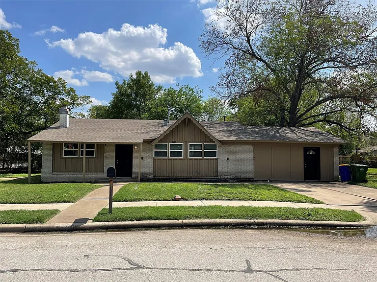 5748 Bowling Dr — Photo 1