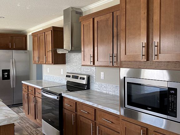 5th image of 129 Pineland Ave #113
