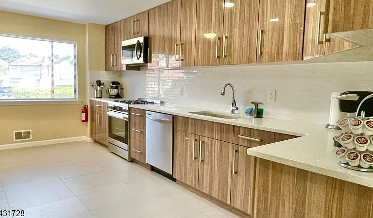 38 Park St #10C — Photo 3